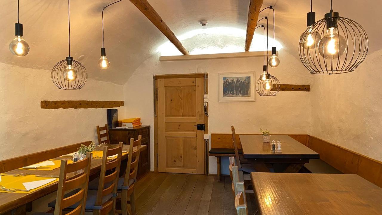 Hotel Weisses Kreuz ベルギュン エクステリア 写真