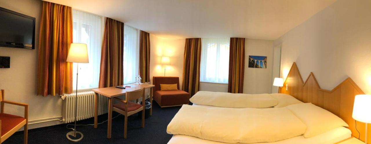 Hotel Weisses Kreuz ベルギュン エクステリア 写真