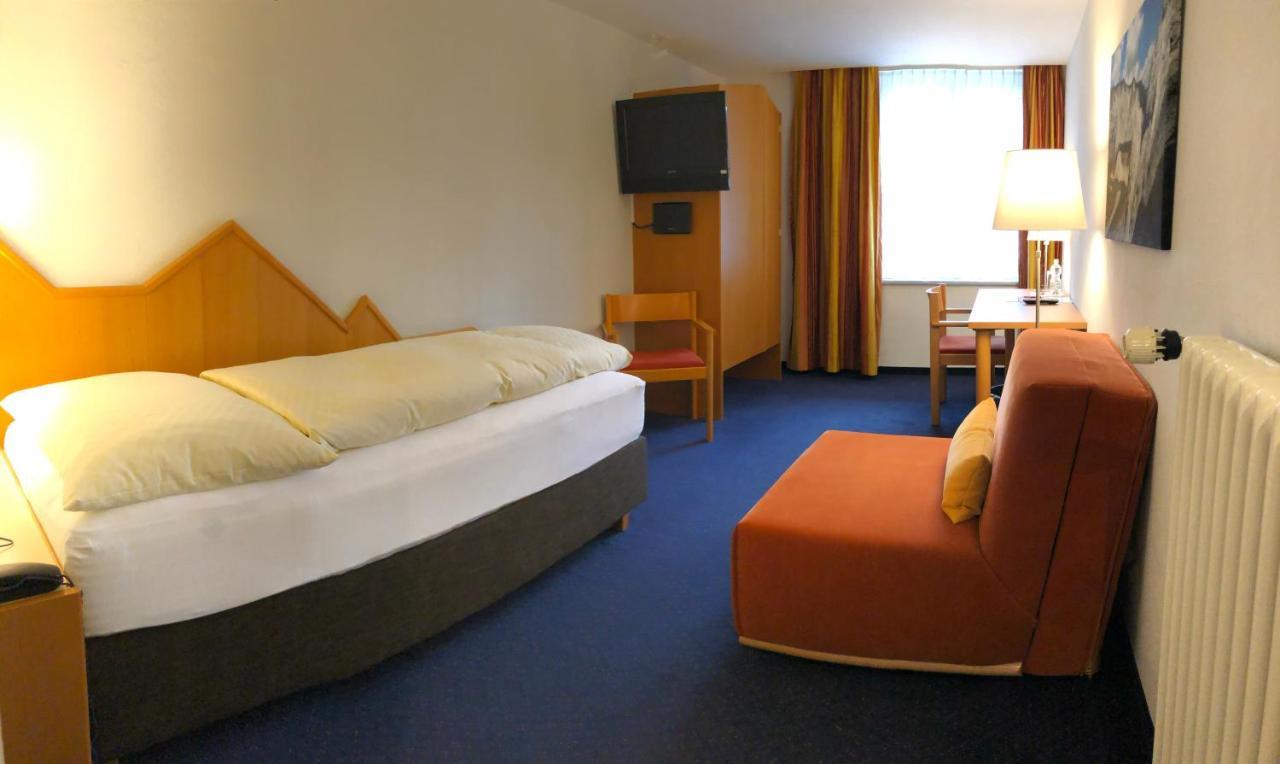 Hotel Weisses Kreuz ベルギュン エクステリア 写真
