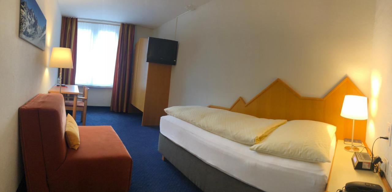 Hotel Weisses Kreuz ベルギュン エクステリア 写真