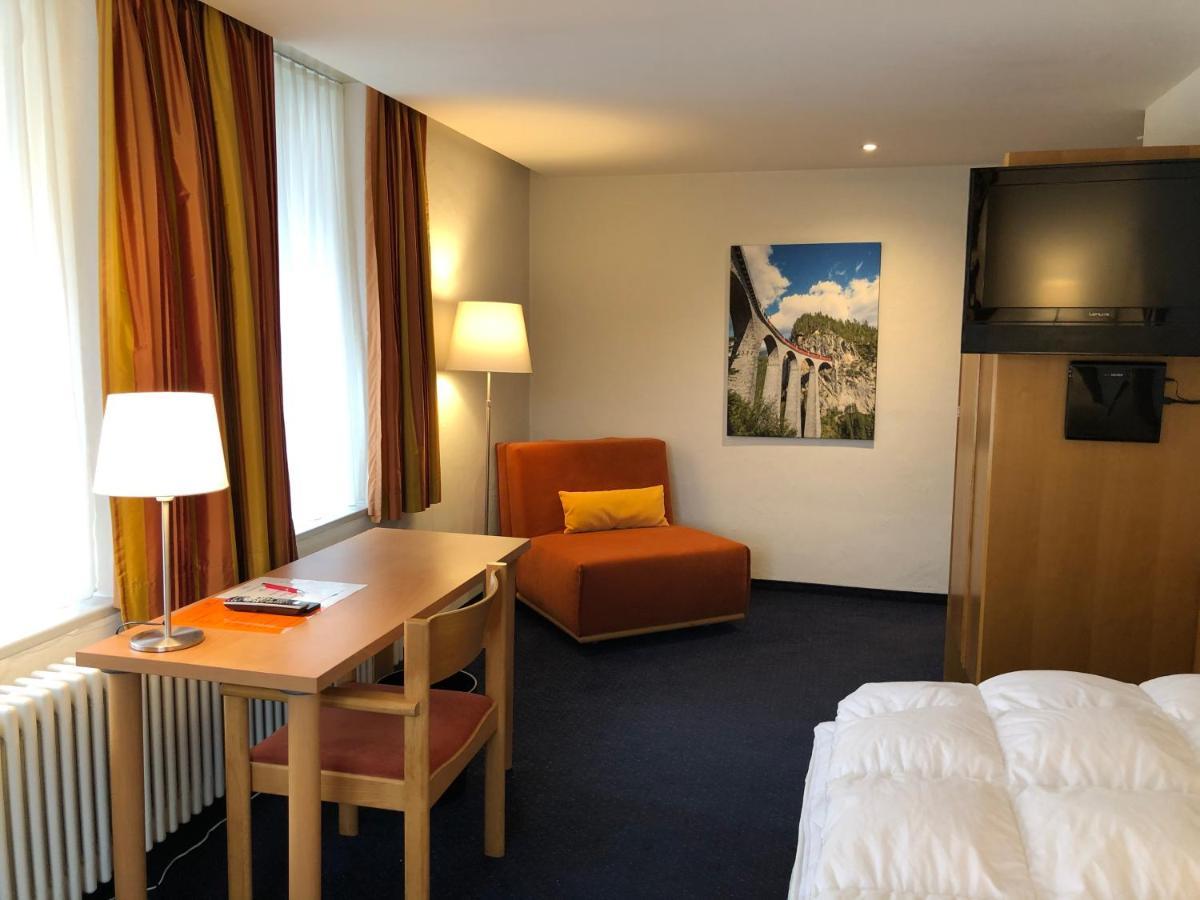 Hotel Weisses Kreuz ベルギュン エクステリア 写真