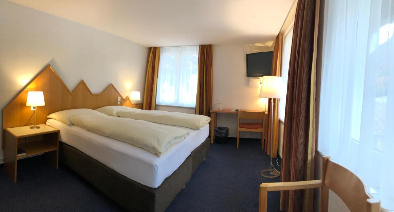Hotel Weisses Kreuz ベルギュン エクステリア 写真