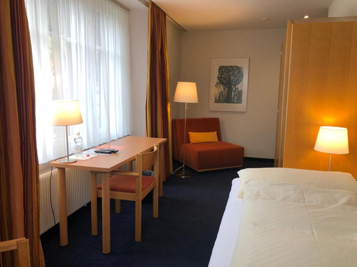 Hotel Weisses Kreuz ベルギュン エクステリア 写真