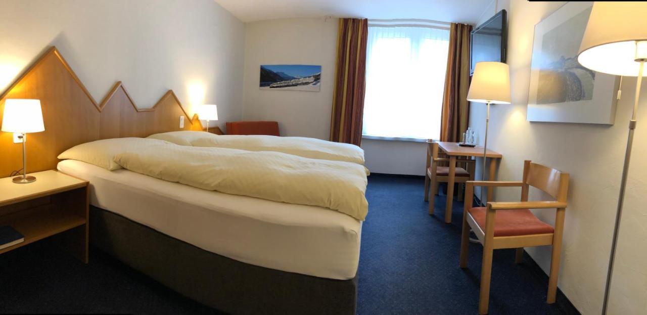 Hotel Weisses Kreuz ベルギュン エクステリア 写真